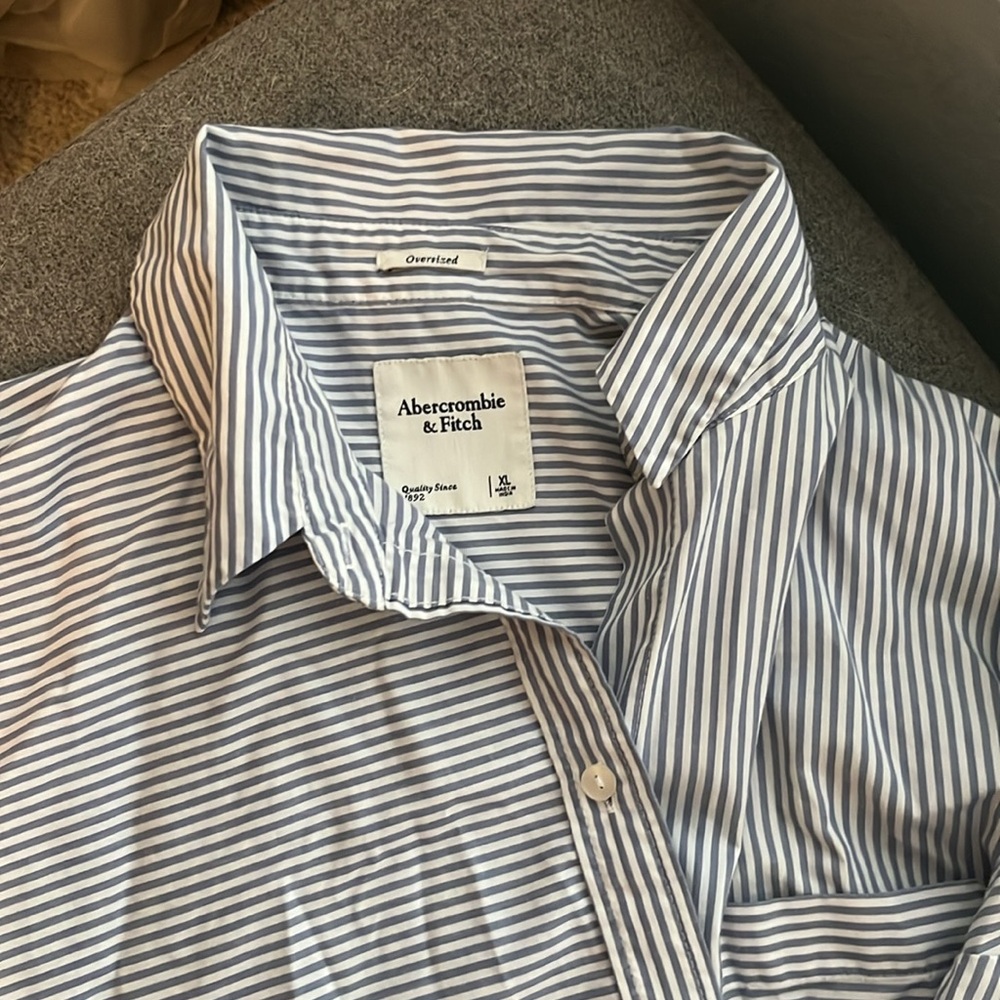 Excellent Condition Oversized Button Up - image 2